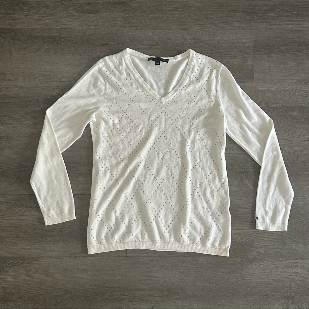 Tommy Hilfiger Women's Long-Sleeve V-Neck Gold Beads Patter T-Shirt Size M